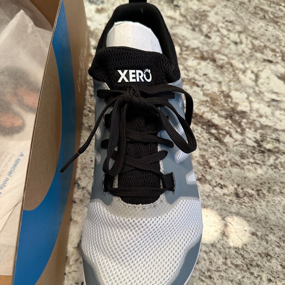 Xero Forza Runner White and Black Sneakers Men’s 7 or Women’s 8.0/8.5